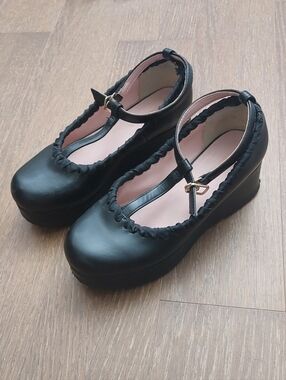 LIZ LISA | Black Pumps